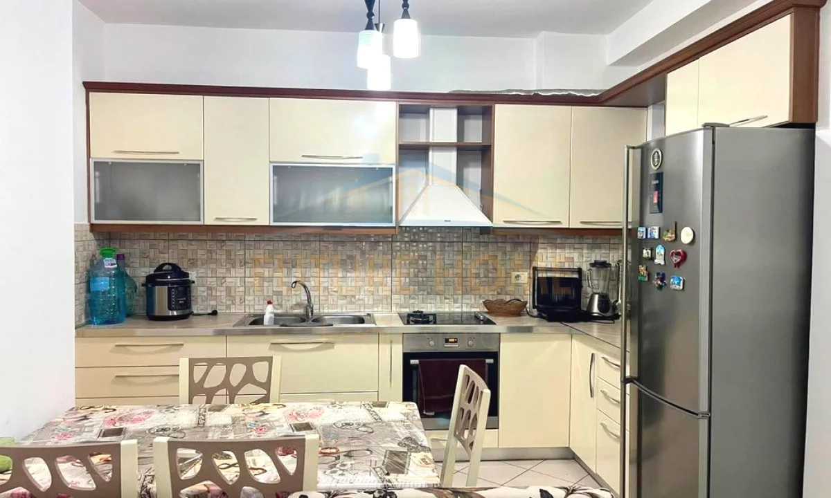 Shtepi ne shitje Apartament ne Tirane, 1+1, Mobilimi E mobiluar, Pagesa 120,000  Euro.