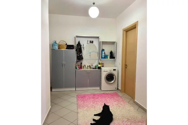 Shtepi ne shitje Apartament ne Tirane, 1+1, Mobilimi E mobiluar, Pagesa 120,000  Euro.