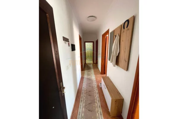 Shtepi me qera Apartament ne Tirane, 2+1, Mobilimi E mobiluar, Pagesa 650  Euro.