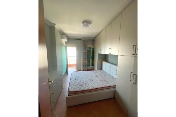 Shtepi me qera Apartament ne Tirane, 2+1, Mobilimi E mobiluar, Pagesa 650  Euro.