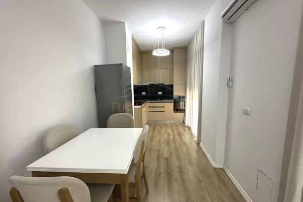 Shtepi me qera Apartament ne Tirane, 2+1, Mobilimi E mobiluar, Pagesa 55,000  Euro.
