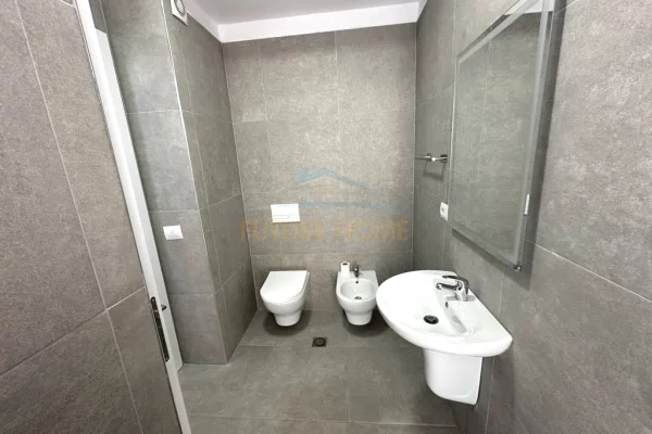 Shtepi me qera Apartament ne Tirane, 2+1, Mobilimi E mobiluar, Pagesa 55,000  Euro.