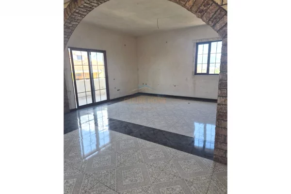 Shtepi me qera Apartament ne Tirane, 2+1, Mobilimi Bosh, pa mobiluar, Pagesa 1,150  Euro.