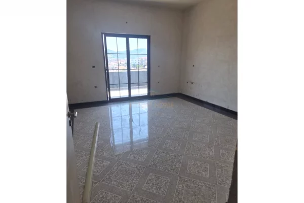 Shtepi me qera Apartament ne Tirane, 2+1, Mobilimi Bosh, pa mobiluar, Pagesa 1,150  Euro.