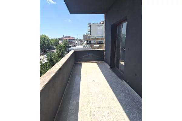 Shtepi me qera Apartament ne Tirane, 2+1, Mobilimi Bosh, pa mobiluar, Pagesa 1,150  Euro.