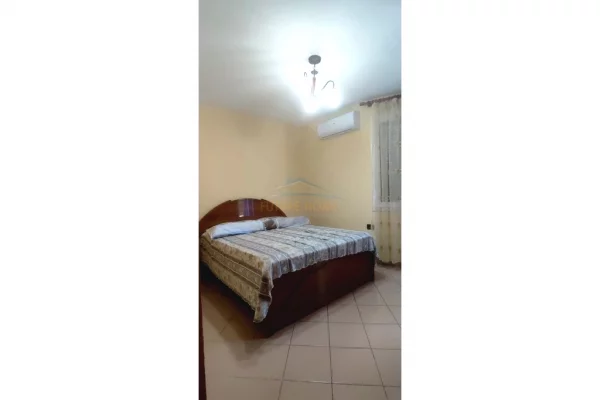 Shtepi me qera Apartament ne Tirane, 2+1, Mobilimi E mobiluar, Pagesa 700  Euro.
