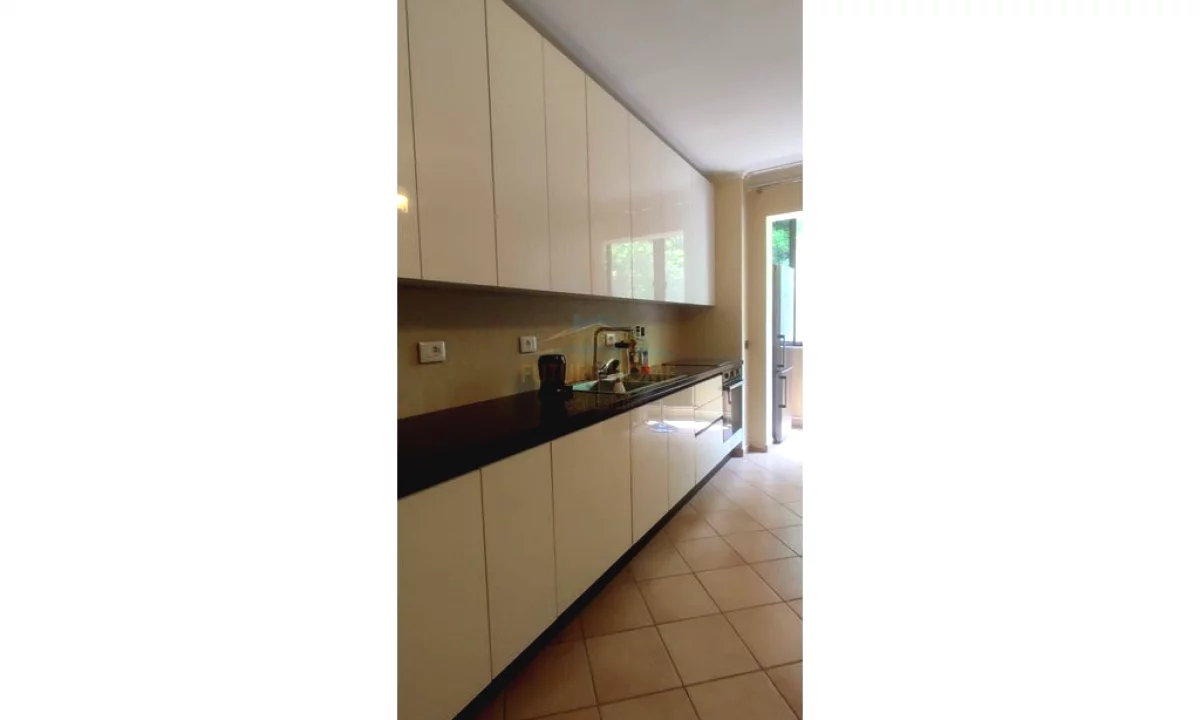 Shtepi me qera Apartament ne Tirane, 2+1, Mobilimi E mobiluar, Pagesa 700  Euro.