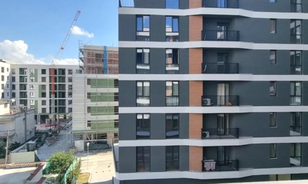 Shtepi ne shitje Apartament ne Tirane, 2+1, Mobilimi Bosh, pa mobiluar, Pagesa 153,000  Euro.