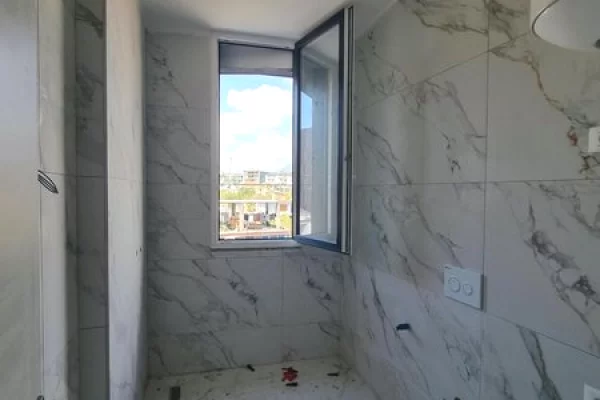 Shtepi ne shitje Apartament ne Tirane, 2+1, Mobilimi Bosh, pa mobiluar, Pagesa 153,000  Euro.
