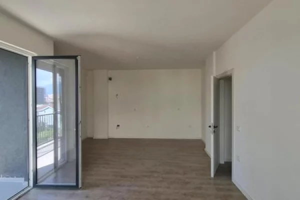 Shtepi ne shitje Apartament ne Tirane, 2+1, Mobilimi Bosh, pa mobiluar, Pagesa 153,000  Euro.