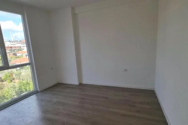 Shtepi ne shitje Apartament ne Tirane, 2+1, Mobilimi Bosh, pa mobiluar, Pagesa 153,000  Euro.