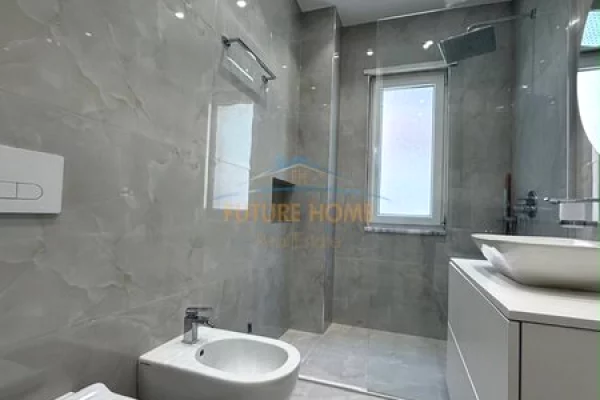 Shtepi ne shitje Apartament ne Tirane, 2+1, Mobilimi E mobiluar, Pagesa 275,000  Euro.