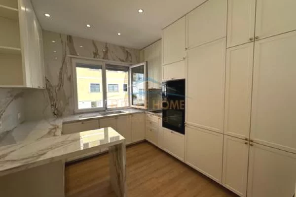 Shtepi ne shitje Apartament ne Tirane, 2+1, Mobilimi E mobiluar, Pagesa 275,000  Euro.