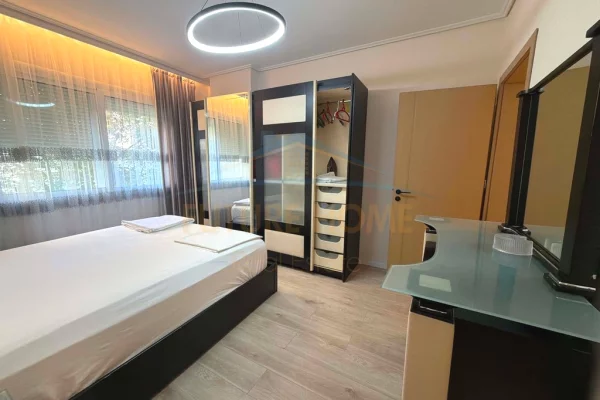 Shtepi ne shitje Apartament ne Tirane, 2+1, Mobilimi E mobiluar, Pagesa 272,000  Euro.