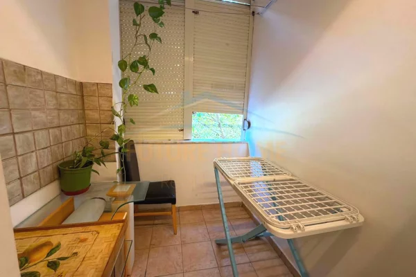 Shtepi ne shitje Apartament ne Tirane, 2+1, Mobilimi E mobiluar, Pagesa 272,000  Euro.