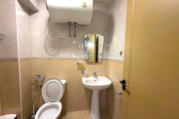 Shtepi ne shitje Apartament ne Tirane, 2+1, Mobilimi E mobiluar, Pagesa 272,000  Euro.