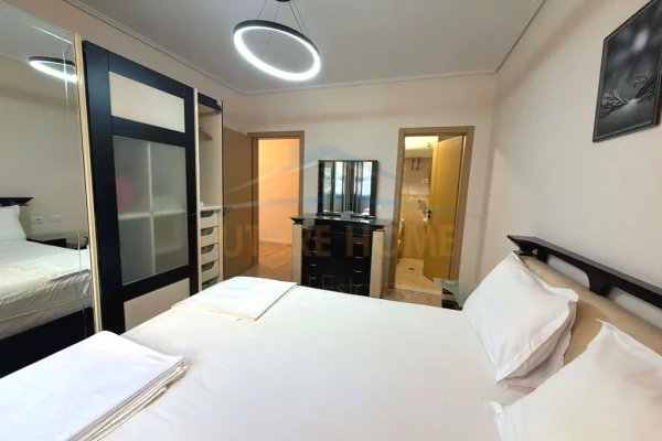 Shtepi ne shitje Apartament ne Tirane, 2+1, Mobilimi E mobiluar, Pagesa 272,000  Euro.