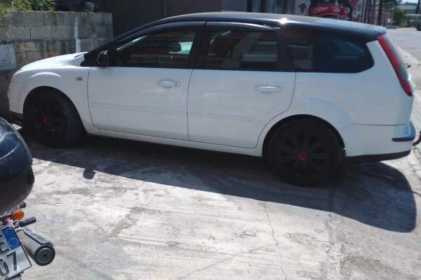 Makina ne shitje ne Tirane - 350,000 Leke