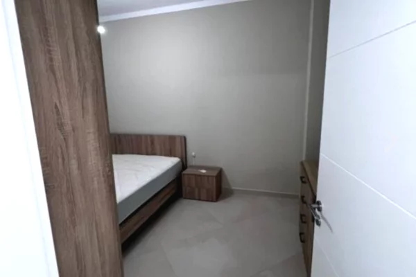 Shtepi me qera Apartament ne Tirane, 2+1, Mobilimi E mobiluar, Pagesa 50,000  Leke.