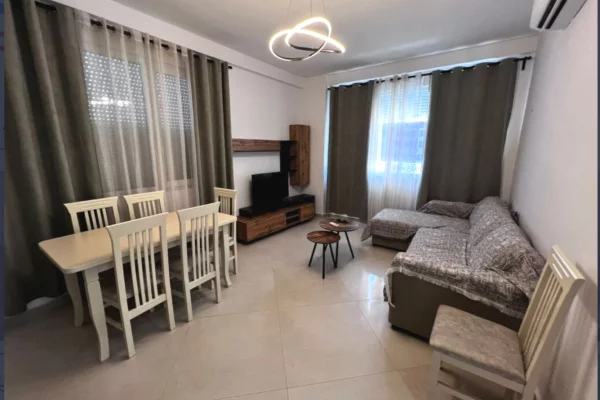 Shtepi me qera Apartament ne Tirane, 2+1, Mobilimi E mobiluar, Pagesa 50,000  Leke.