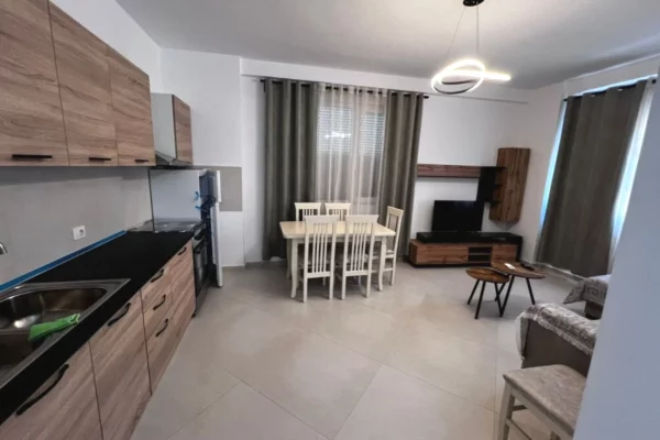 Shtepi me qera Apartament ne Tirane, 2+1, Mobilimi E mobiluar, Pagesa 50,000  Leke.