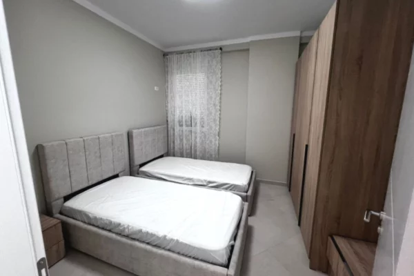 Shtepi me qera Apartament ne Tirane, 2+1, Mobilimi E mobiluar, Pagesa 50,000  Leke.