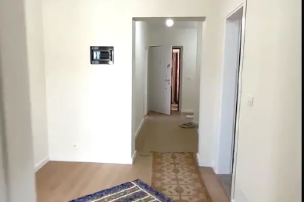 Shtepi ne shitje Apartament ne Fier, 3+1, Mobilimi Bosh, pa mobiluar, Pagesa 91,000  Euro.