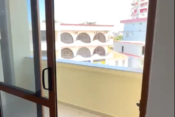 Shtepi ne shitje Apartament ne Fier, 3+1, Mobilimi Bosh, pa mobiluar, Pagesa 91,000  Euro.