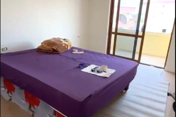 Shtepi ne shitje Apartament ne Fier, 3+1, Mobilimi Bosh, pa mobiluar, Pagesa 91,000  Euro.