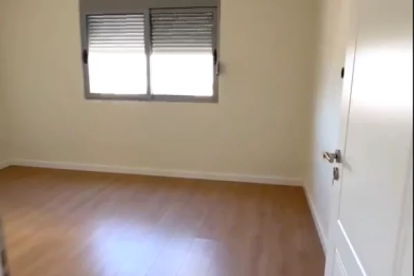 Shtepi ne shitje Apartament ne Fier, 3+1, Mobilimi Bosh, pa mobiluar, Pagesa 91,000  Euro.