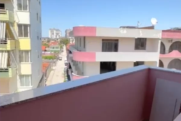 Shtepi ne shitje Apartament ne Fier, 3+1, Mobilimi Bosh, pa mobiluar, Pagesa 91,000  Euro.