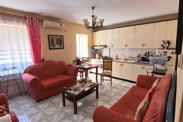 Shtepi ne shitje 2+1 ne Vlore - 11,000,000 Leke