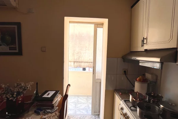 Shtepi ne shitje Apartament ne Vlore, 2+1, Mobilimi Pjeserisht e mobiluar, Pagesa 11,000,000  Leke.