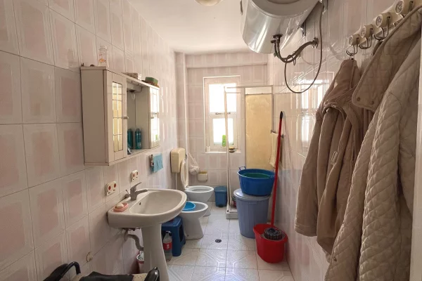 Shtepi ne shitje Apartament ne Vlore, 2+1, Mobilimi Pjeserisht e mobiluar, Pagesa 11,000,000  Leke.