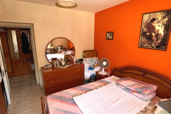 Shtepi ne shitje Apartament ne Vlore, 2+1, Mobilimi Pjeserisht e mobiluar, Pagesa 11,000,000  Leke.