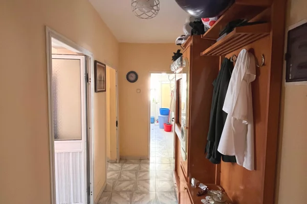 Shtepi ne shitje Apartament ne Vlore, 2+1, Mobilimi Pjeserisht e mobiluar, Pagesa 11,000,000  Leke.