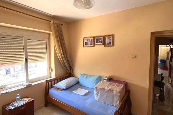 Shtepi ne shitje Apartament ne Vlore, 2+1, Mobilimi Pjeserisht e mobiluar, Pagesa 11,000,000  Leke.