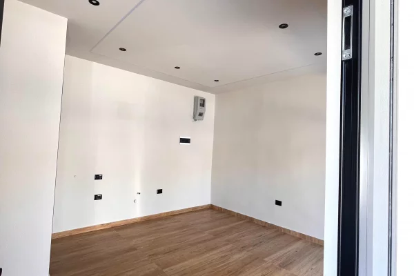 Ambient biznesi me qera 1+1 ne Vlore - 30,000 Leke