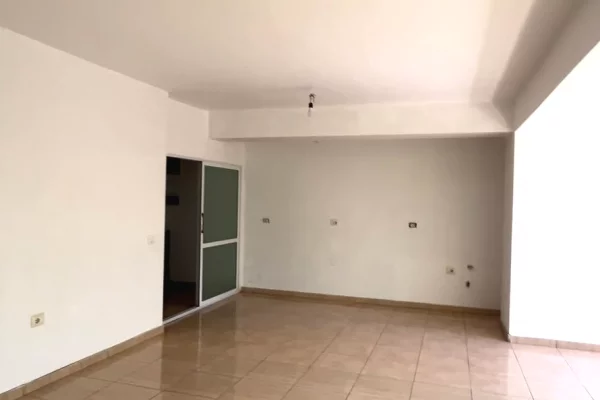 JEPET ME QIRA AMBIENT BIZNESI – PRANE GJIMNAZIT “ALI DEMI”, VLORE