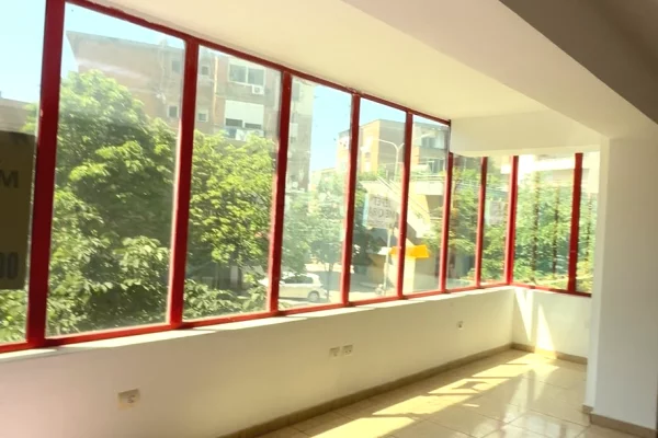 JEPET ME QIRA AMBIENT BIZNESI – PRANE GJIMNAZIT “ALI DEMI”, VLORE