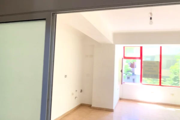 JEPET ME QIRA AMBIENT BIZNESI – PRANE GJIMNAZIT “ALI DEMI”, VLORE