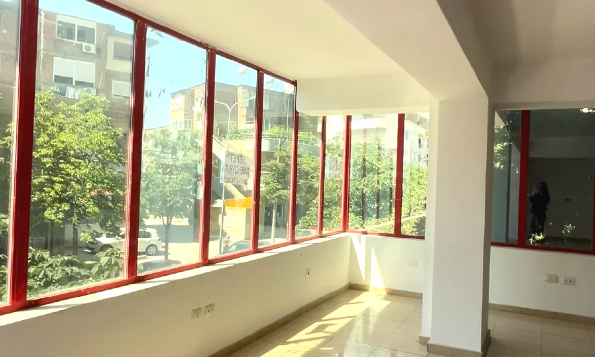 JEPET ME QIRA AMBIENT BIZNESI – PRANE GJIMNAZIT “ALI DEMI”, VLORE