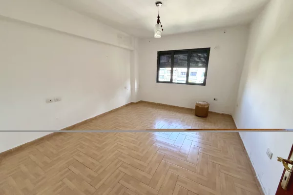 Shtepi me qera Apartament ne Tirane, 2+1, Mobilimi Pjeserisht e mobiluar, Pagesa 40,000  Leke.