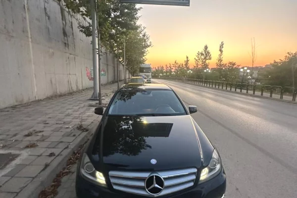 Makina ne shitje ne Durres - 7,000 Euro