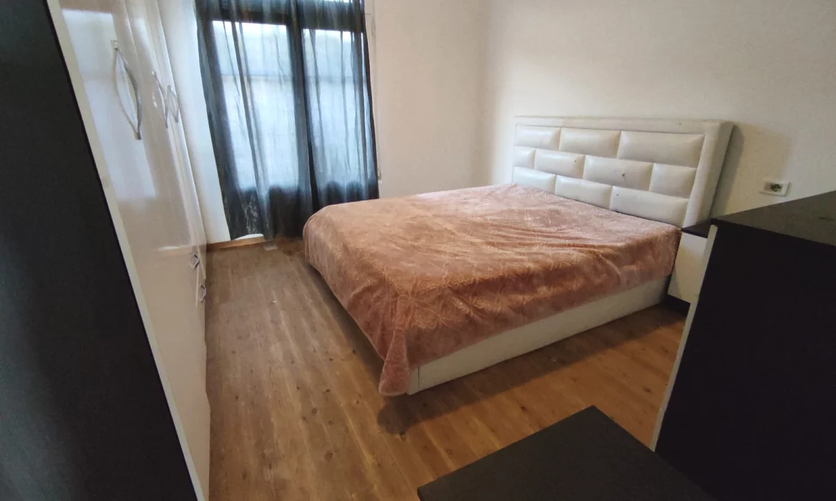 Shtepi me qera Apartament ne Tirane, 1+1, Mobilimi E mobiluar, Pagesa 300  Euro.