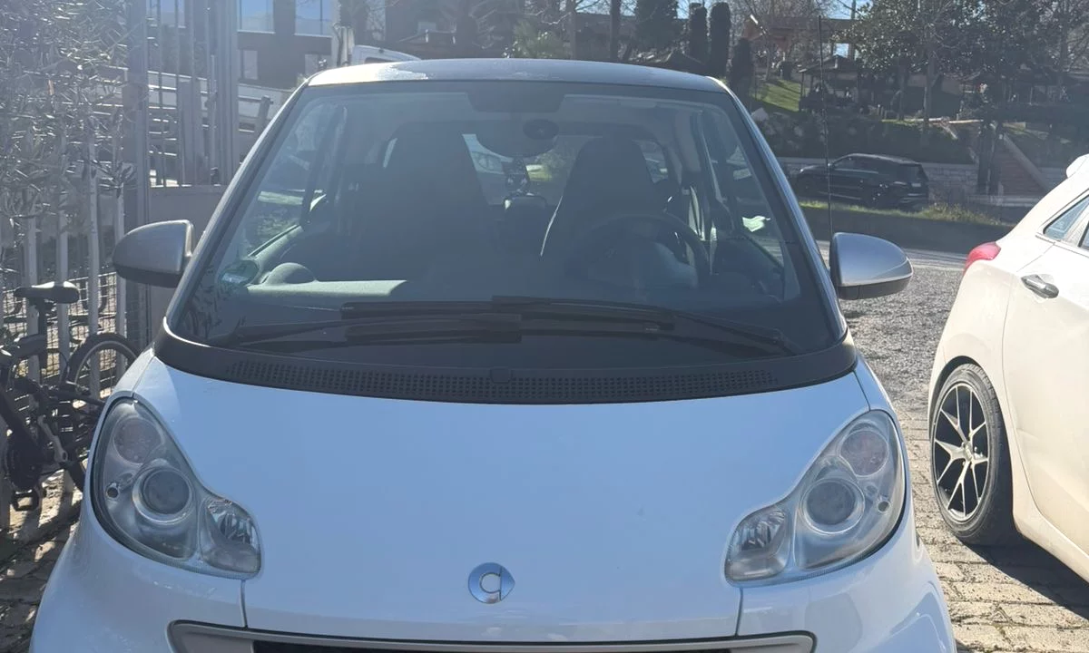 Makina ne shitje ne Tirane, Smart, 2012 Benzine,Kambio Automatik Pagesa 2,800  Euro.