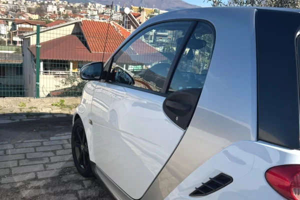 Makina ne shitje ne Tirane, Smart, 2012 Benzine,Kambio Automatik Pagesa 2,800  Euro.
