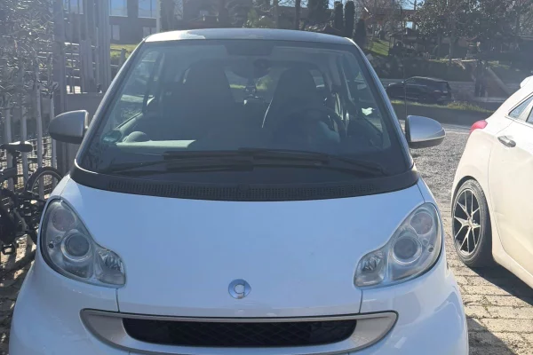 Makina ne shitje ne Tirane, Smart, 2012 Benzine,Kambio Automatik Pagesa 2,800  Euro.