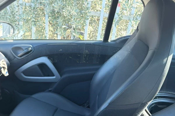 Makina ne shitje ne Tirane, Smart, 2012 Benzine,Kambio Automatik Pagesa 2,800  Euro.