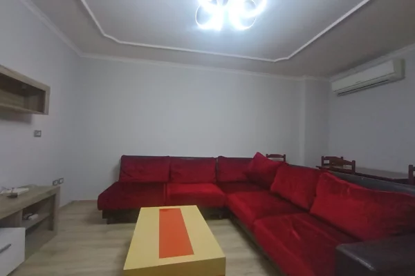 Shtepi ne shitje Apartament ne Tirane, 1+1, Mobilimi E mobiluar, Pagesa 114,000  Euro.